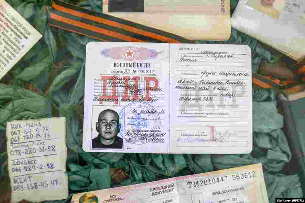 Паспорти росіян які загинули під Донецьким аеропортом