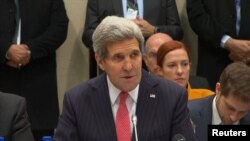 جان کری، وزیر خارجه آمریکا، در نشست ائتلاف در بروکسل بلژیک. سوم دسامبر ۲۰۱۴.