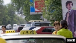 Бишкектин бир көчөсүнөн көрүнүш.