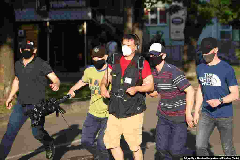 Затримання відеооператора Білоруської служби Радіо Свобода Андрея Рабчика