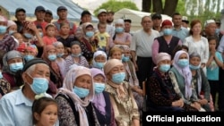 Чек арадагы Ак-Сай айылынын тургундары. 27-май ,2021-жыл. 