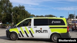 Полициянын унаасы. Осло. Иллюстрациялык сүрөт.