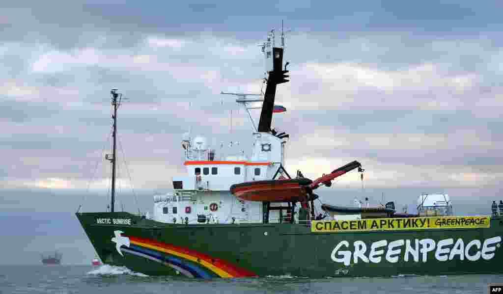 Protest Greenpeace împotriva explorărilor arctice de petrol şi gaze ale companiei ruse Gazprom