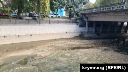 Обміліла річка Салгир у районі бібліотеки імені Франка в Сімферополі, 20 жовтня 2025 року