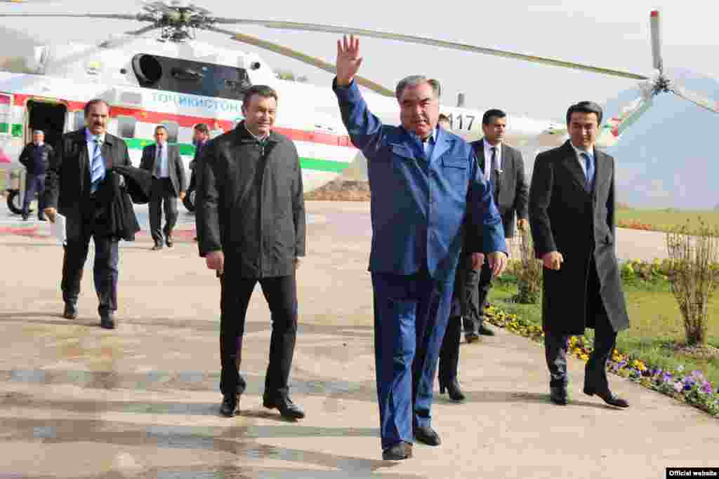 Tajikistan -- The Rogun dam under construction on the Vakhsh river in Rogun, 29Oct2016