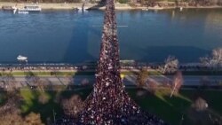 Ko je sve na protestu i kakva je atmosfera?