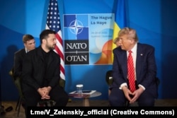 Володимир Зеленський і Дональд Трамп під час саміту НАТО у Гаазі, 25 червня 2025 року