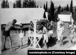 Рідкісне зображення першого табору «Артек» у 1925 році, заснованого на Кримському півострові, що був тоді у складі радянської Росії