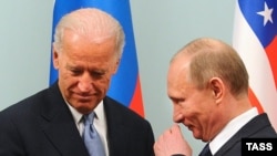Tadašnji potpredsednik SAD Joe Biden i ruski predsednik Vladimir Putin u Moskvi (mart 2011.)
