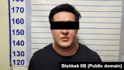 Кармалган блогер Айбек Уланов. Милиция тараткан сүрөт.