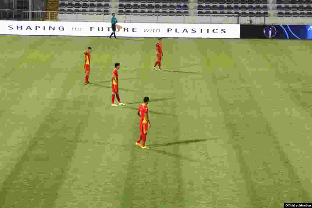 Чемпиондукка катышуу үчүн Азия чөлкөмүнүн курамалары 10 тайпага бөлүнгөн. Тайпада биринчи орунду алган 10 команда жана эң жакшы көрсөткүчкө ээ болгон экинчи орундагы 5 командага 2016-жылы январда Катарда боло турган Азия чемпиондугунун финалдык таймашына жолдомо берилет.