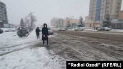 Мощный снегопад в Таджикистане