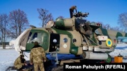 Мі-8 під час обслуговування – його оглядають кожних 3, 6 і 12 місяців