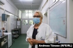 Genoveva Cadar, medicul șef de la ATI, spune că în valul patru pacienții sunt în imensa majoritate nevaccinați și mult mai mulți tineri decât în valurile anteriore