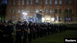 Policia amerikane e dislokuar në UCLA më 1 maj 2024.
