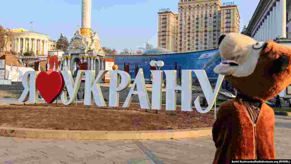 Від 1 листопада більшість громадських місць Києва (ТРЦ та&nbsp;непродовольчі магазини, кафе і ресторани, спортзали та&nbsp;басейни тощо) можуть працювати лише за&nbsp;умови, що&nbsp;всі їхні співробітники та&nbsp;всі клієнти можуть пред&rsquo;явити наступні документи:..