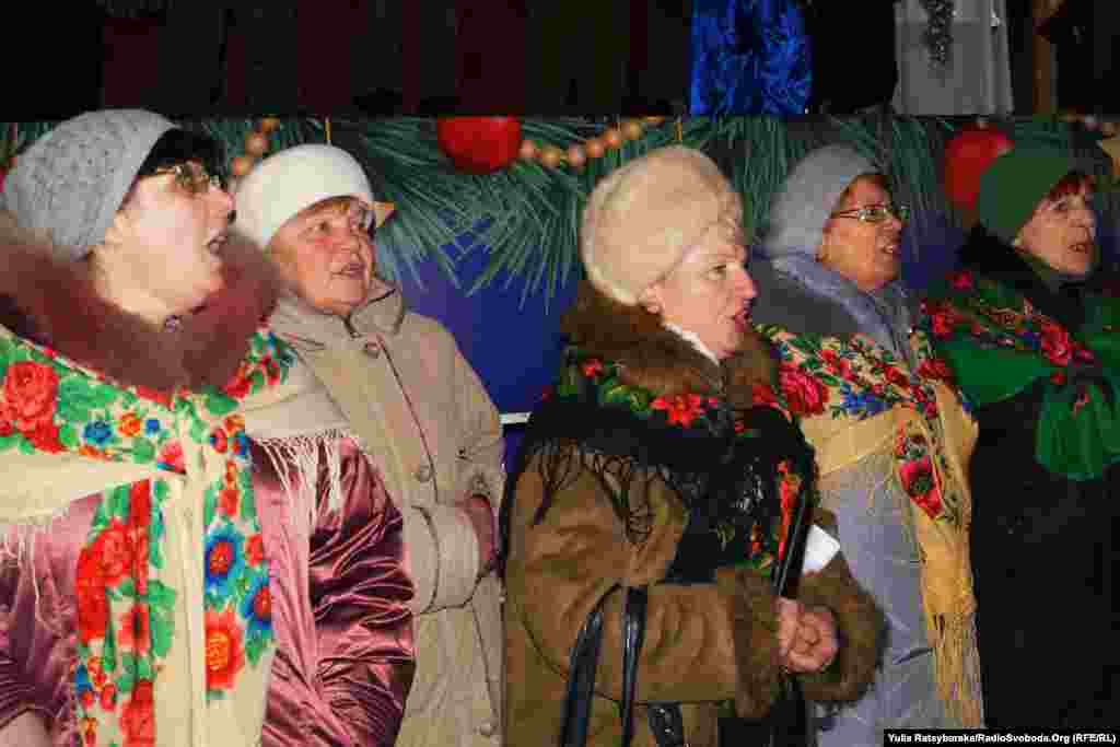 Вертеп підтримували своїм співом хористки однієї з протестантських церков