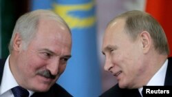 Орус президенти Владимир Путин жана беларус президенти Александр Лукашенко. 23-декабрь, 2014-жыл. 