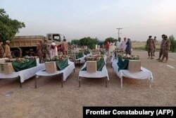 Похорони загиблих співробітників Компанії розвитку нафти й газу, загиблих внаслідок атаки в Белуджистані, 16 жовтня