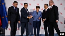 Прем’єр-міністр України Володимир Гройсман (другий зліва) зустрічався із колегами з «Вишеградської четвірки» під час економічного форуму в Криниця-Здруй, 6 вересня 2016 року