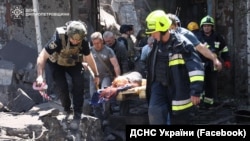 Рятувальні роботи після російського удару по Дніпру, 24 червня 2025 року