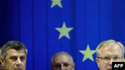 Hašim Tači i Oli Ren u Prištini, 9. oktobar 2008.