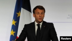 Макрон наголосив, що країні потрібно позбутися «тягаря» боргу для того, щоб рухатися вперед