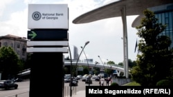 Банковские эксперты считают, что со стороны бизнеса нет доверия к властям и Нацбанку