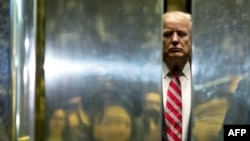 На цьому етапі розслідування експрезидентові чи його родині звинувачень не висували