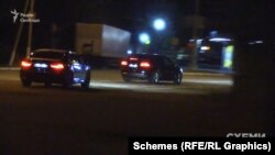 Tesla і Lexus на великій швидкості залишили парковку і майже одразу зникли з поля зору журналістів