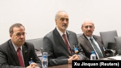 هیات مذاکره کننده حکومت سوریه به ریاست بشار الجعفری (نفر وسط)