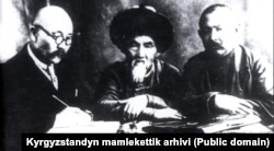 Саякбай Карала уулу, Тоголок Молдо жана Ыбырайым Абдыракман уулу. 1930-жж.