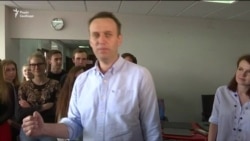 Олексій Навальний вийшов на свободу після арешту (відео)