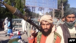 Miliții Taliban, în apropiere de Herat, Afganistan, 13 august 2012