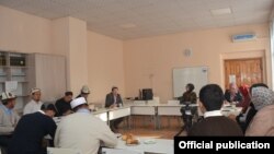 Муфтият өкүлдөрү менен активист аялдардын жыйыны. 20-ноябрь, 2020-жыл. Бишкек. 