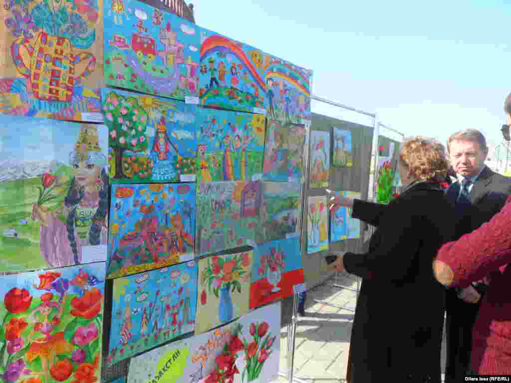 Выставка картин на &laquo;Празднике тюльпана&raquo; в Шымкенте.&nbsp;