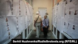 Харчі продавали поруч із виборчою дільницею