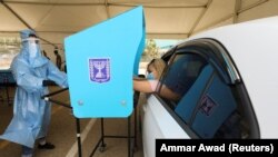 Drive in szavazás. Autóból ikszelnek az izraeliek