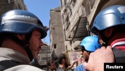 Експерти ООН у супроводі повстанців у місті Замалка на околиці Дамаска, 28 серпня 2013 року