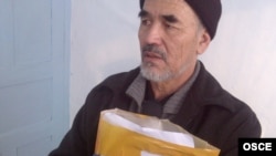 Азимжан Аскаров.