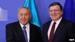 Казакстандын президенти Нурсултан Назарбаев жана Еврокомиссиянын президенти Жозе Мануэл Баррозу.