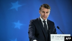 Коментуючи свій візит до Британії, окремо Макрон згадав про Україну