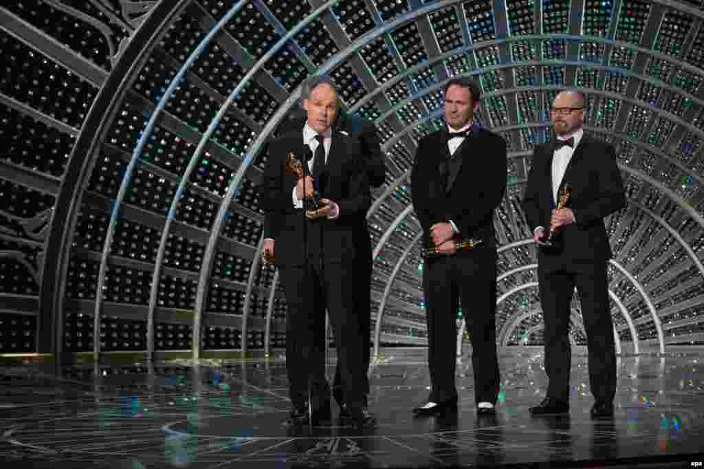 Paul Franklin, Scott Fisher i Andrew Lockley su osvojili Oskara za specijalne efekte za naučno-fantastični film Interstellar.