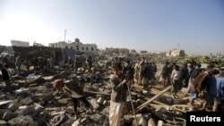 Naselja pored aerodroma u Sani nakon bombardovanja