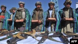 Бывшие бойцы "Талибана", присоединившиеся к правительственным войскам Афганистана. Герат,  22 октября 2012 года.