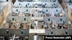 “Krylatskoýe” sport toplumynda koronawirusly näsaglar üçin gurlan wagtlaýyn keselhana. Moskwa, 2020-nji ýylyň 18-nji noýabry.