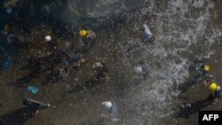 За час протестів внаслідок жорстоких розгонів акцій загинули понад 50 протестувальників. За даними Управління ООН з прав людини, не менше 18 осіб було вбито 28 лютого і 38 – 3 березня.