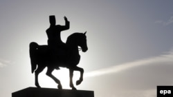 O statuie a președintelui Habib Bourguiba, La Goulette