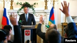 Сергій Лавров на прес-конференції в резиденції посла Росії в Лондоні, 14 березня 2014 року