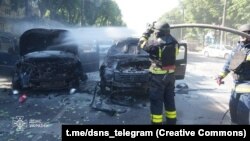 За даними служби, в одному з районів обласного центру снаряд влучив у дорожнє покриття, загорівся автомобіль